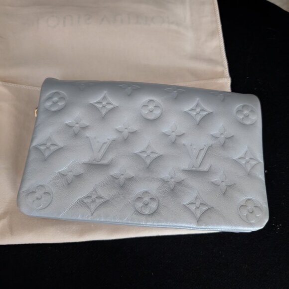 Louis Vuitton Pochette Cousin Handbag, Silver with gold chain - Picture 4 of 8